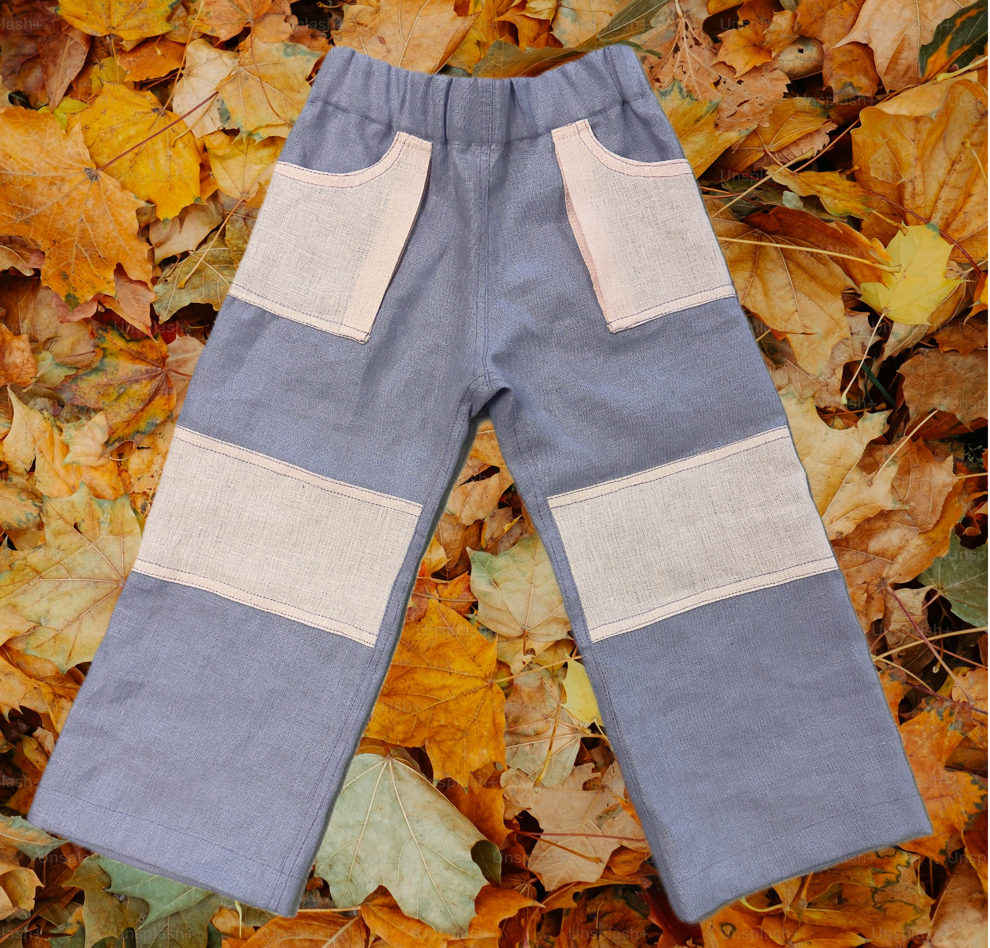 Girls' pants with functional pockets